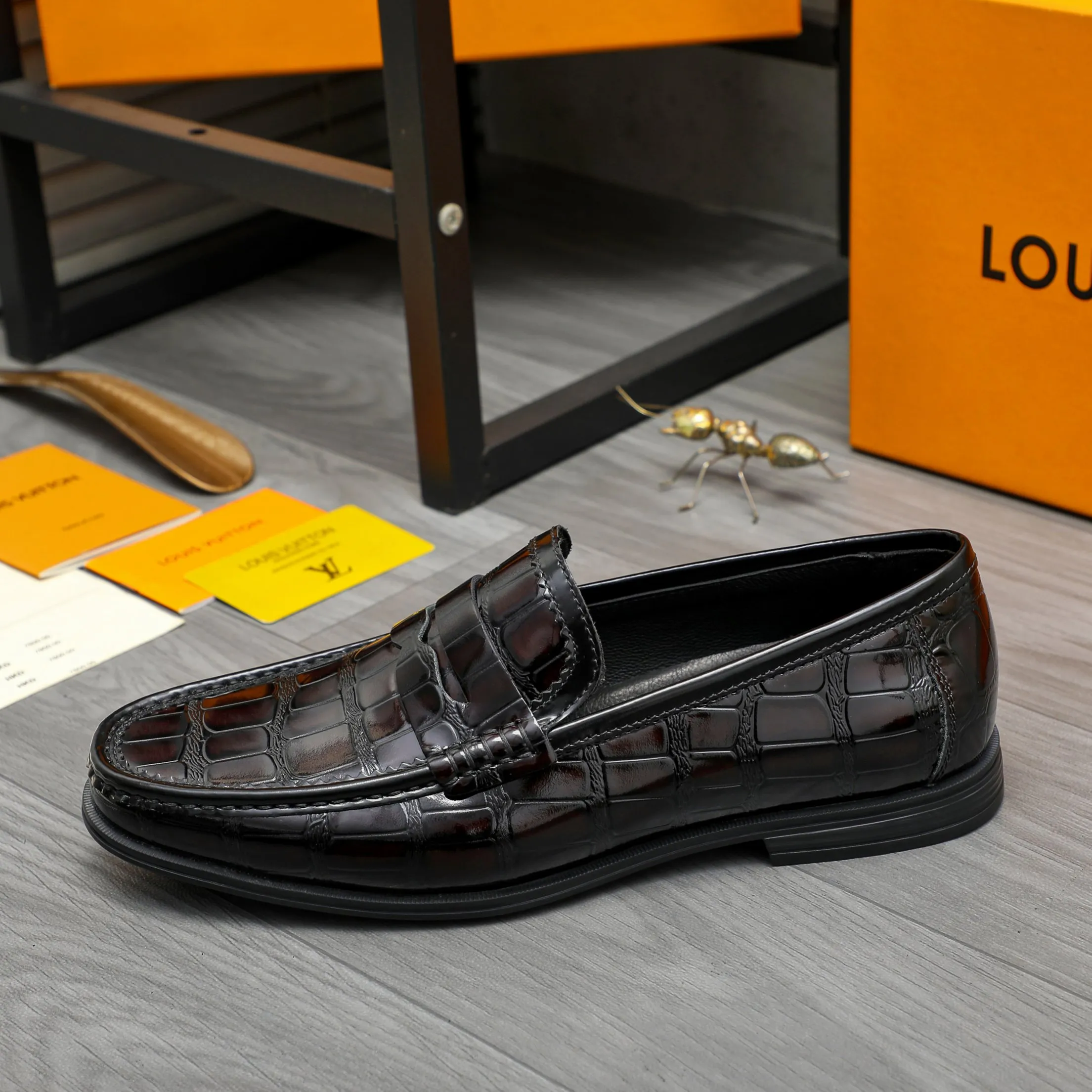 Men's shoes 💰p442 Product trademark: LV (Louis Vuitton) business slip-on leather shoes. Regular size: 38-46 (45.46 is custom-made and non-refundable) Product material: Selected high-quality stone grain cowhide upper, cowhide lining, rubber outsole